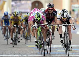 Italys Daniele Bennati C cuts the finish line ahead of Australian Robbie McEwen third and UKs Mark Cavendish R second aon the12th stage of the 91st Giro dItalia from Forli to Carpi on May 22 2008Italys Giovanni Visconti kept the overall rank pink jersey AFP PHOTO FILIPPO MONTEFORTE Photo credit should read FILIPPO MONTEFORTEAFP via Getty Images