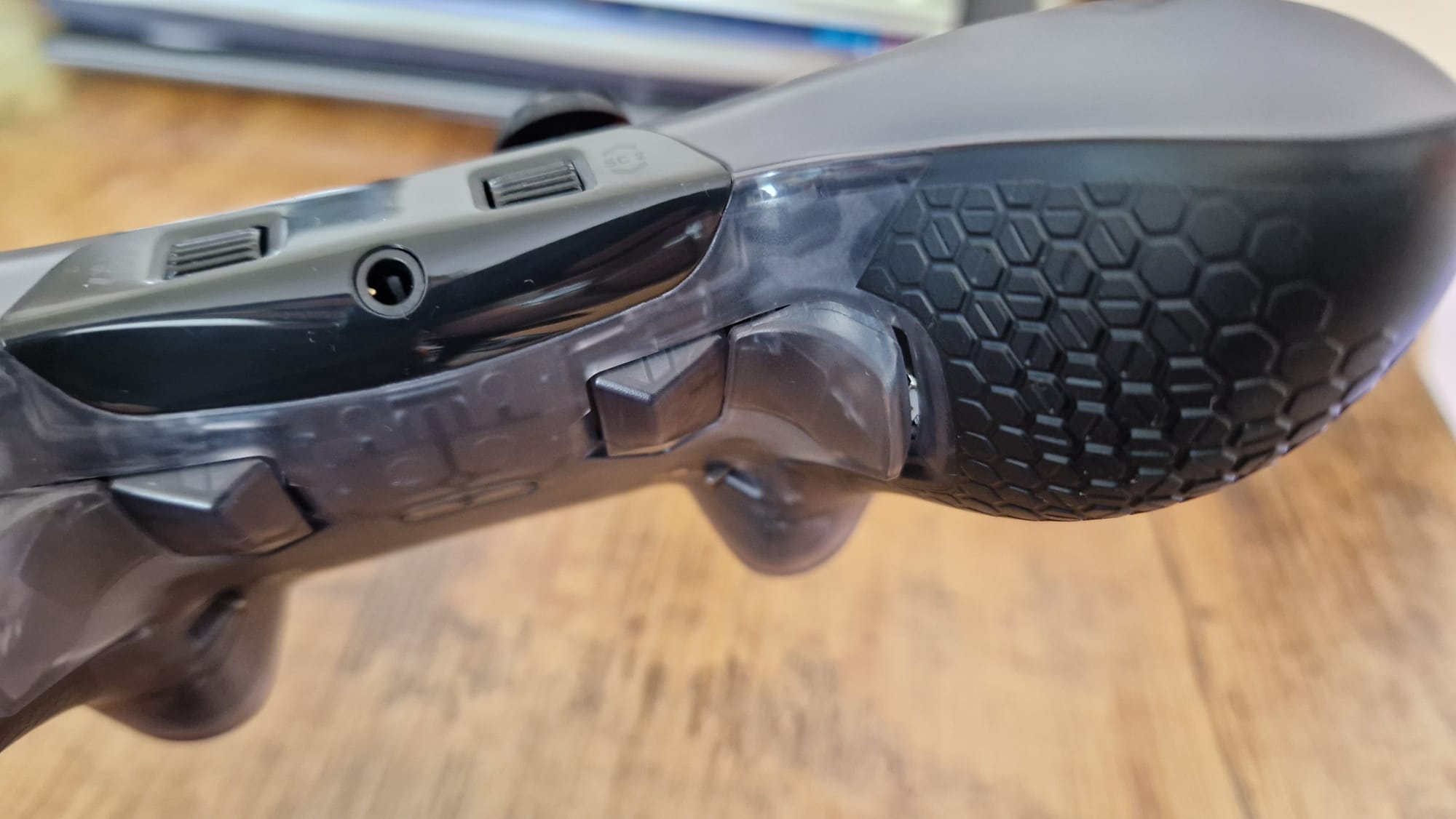 The shape of the Scuf Valor Pro's back buttons