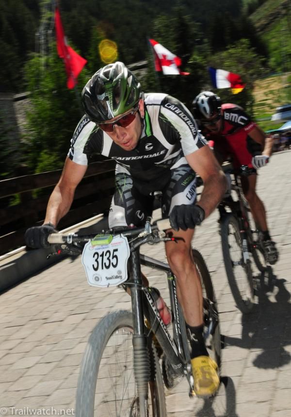 Jeremiah Bishop (Cannondale) riding 5th after a nasty crash on the pea stones