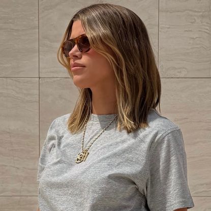 Sofia Richie Grainge styled a cool-mom groutfit with Chlo&eacute; sneakers and a Balenciaga bag