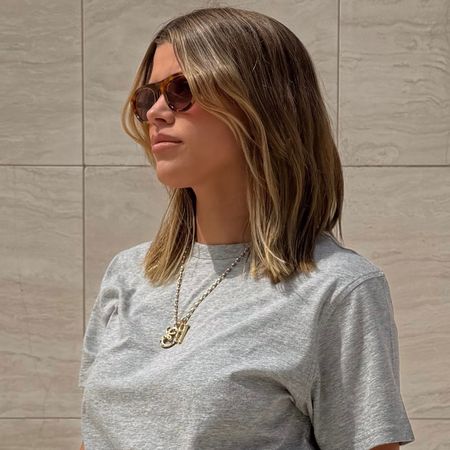 Sofia Richie Grainge styled a cool-mom groutfit with Chlo&eacute; sneakers and a Balenciaga bag