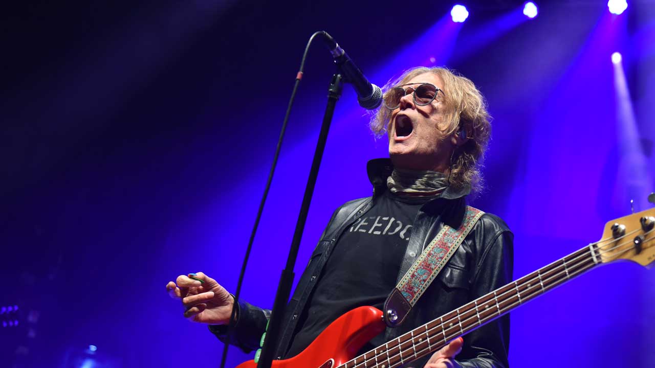 Glenn Hughes onstage