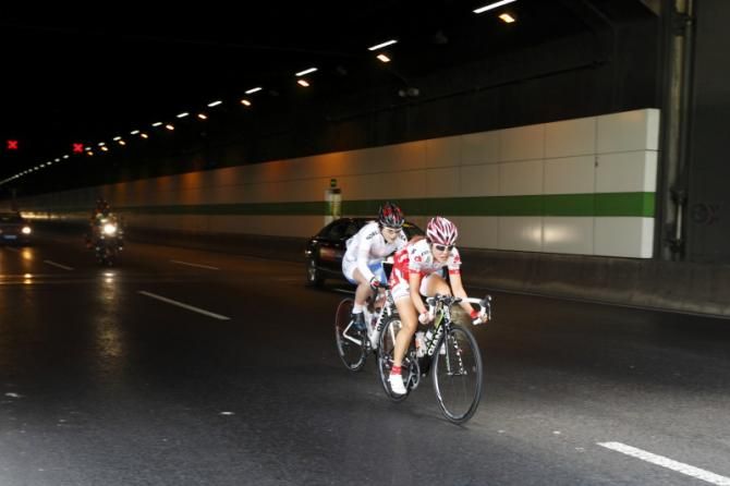 Eun Hee Kim (Korea) and Qianyu Yang (Hong Kong) lead out of the tunnel with just a few seconds lead