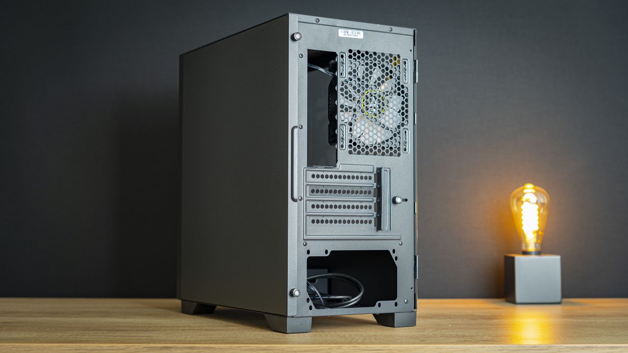 Montech Air 100