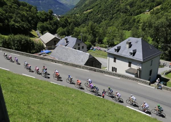 Chalets on the way to the Tourmalet's peak
