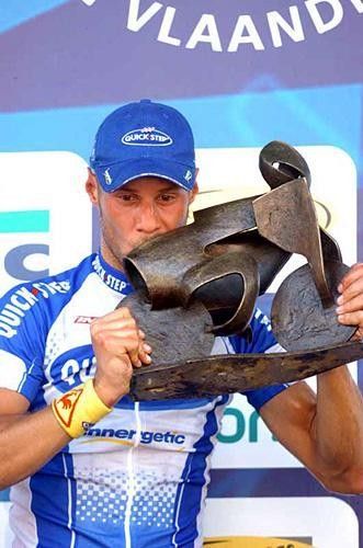 Tom Boonen (Quick.Step) kisses the RVV trophy
