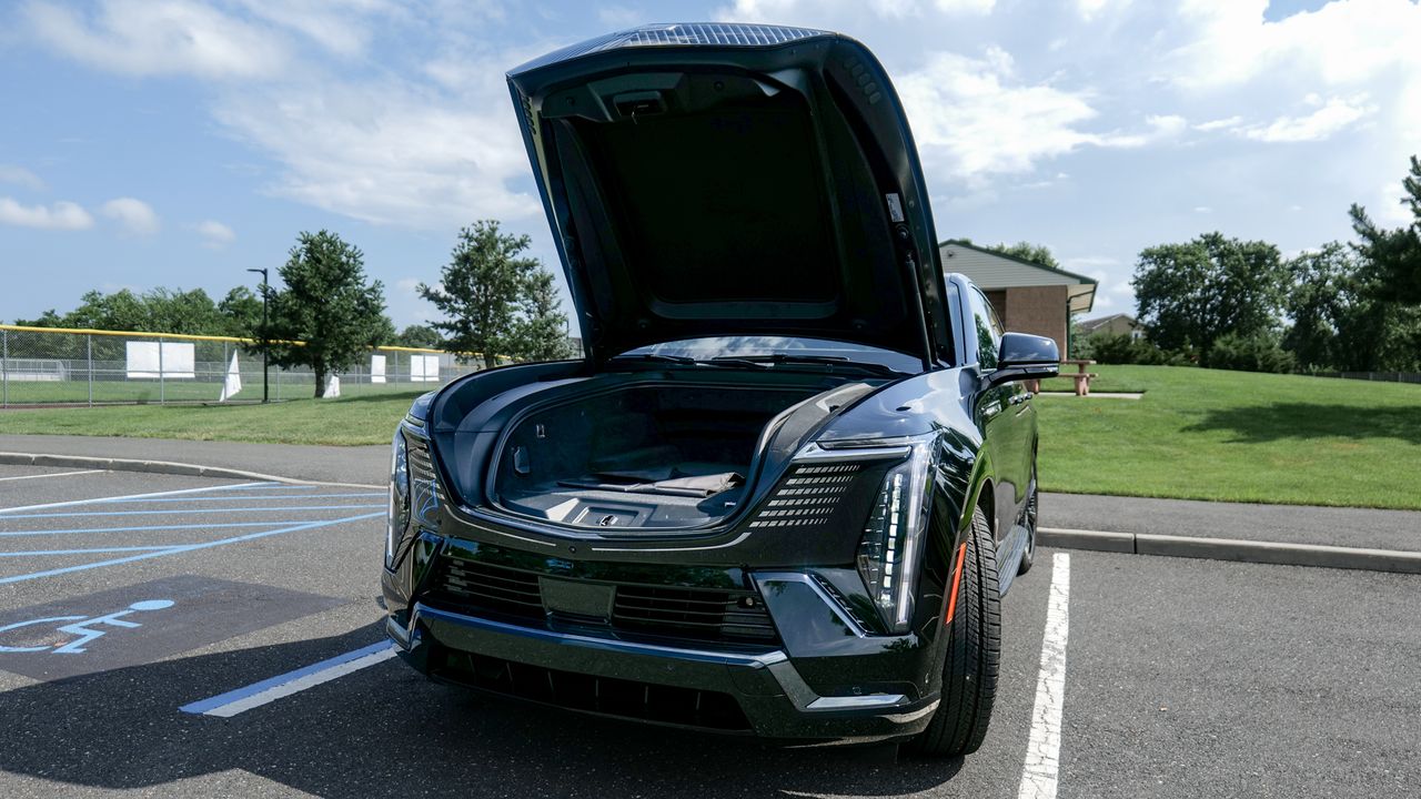 2025 Cadillac Escalade IQ Sport 2 test drive.