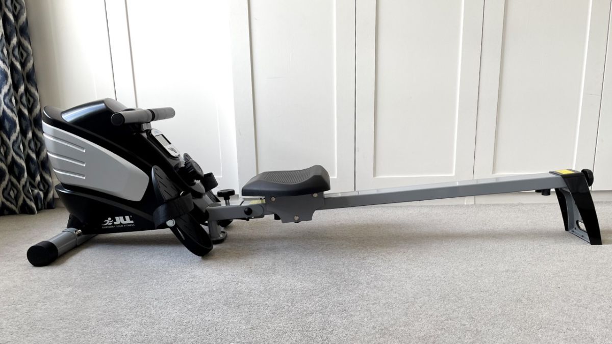 JLL R200 rowing machine