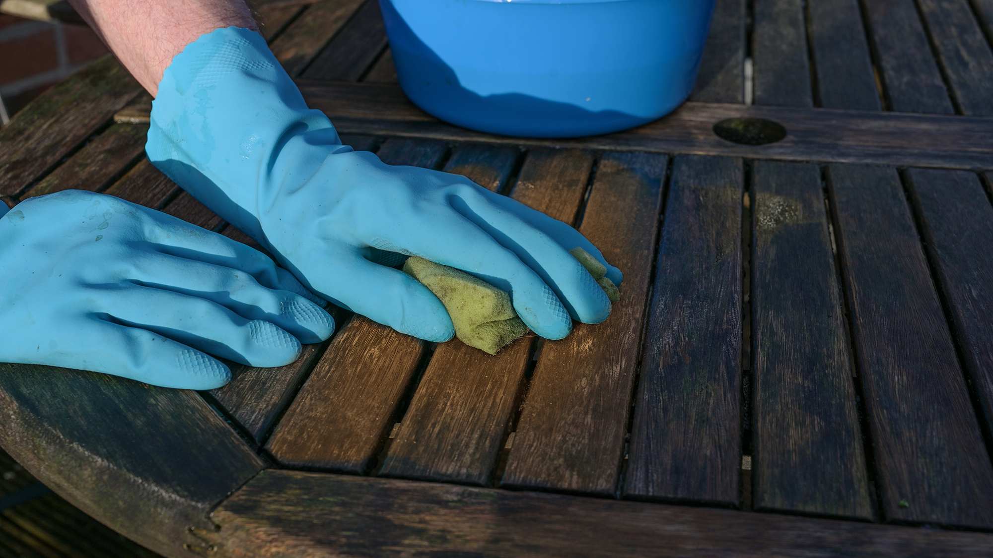 Cleaning garden furniture