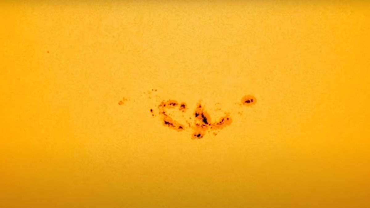 Вижте как гигантските слънчеви петна растат и стават 15 пъти по-големи от Земята (видео)