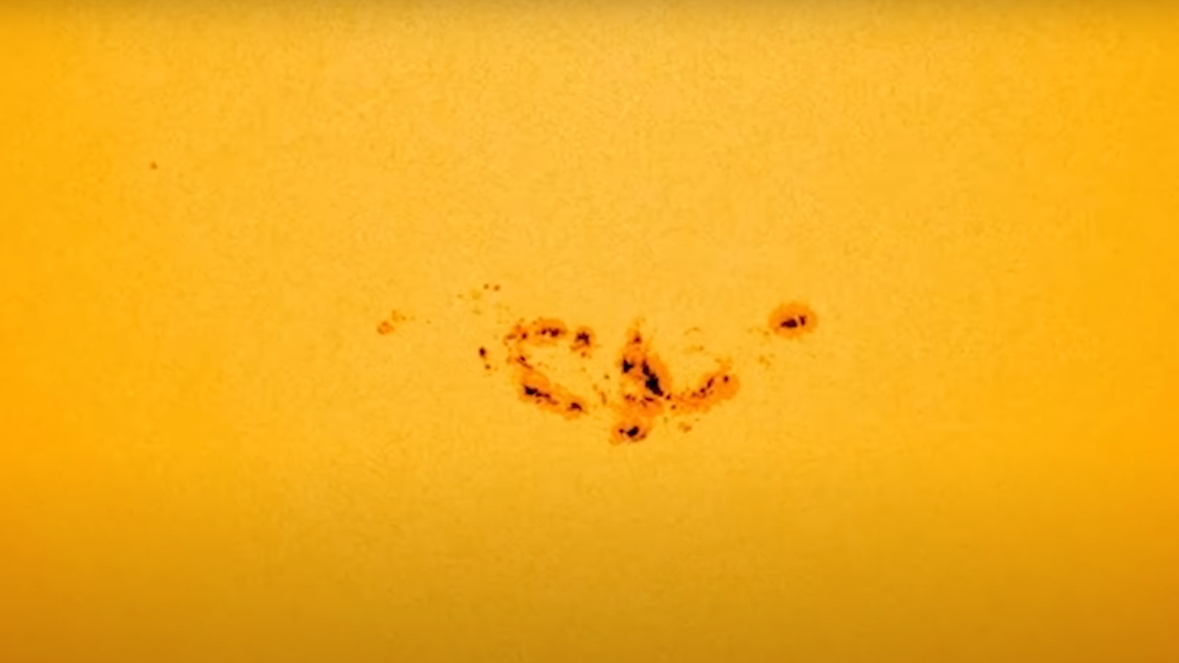 Watch monster flare-spewing sunspot grow to be 15 times wider than Earth (video)