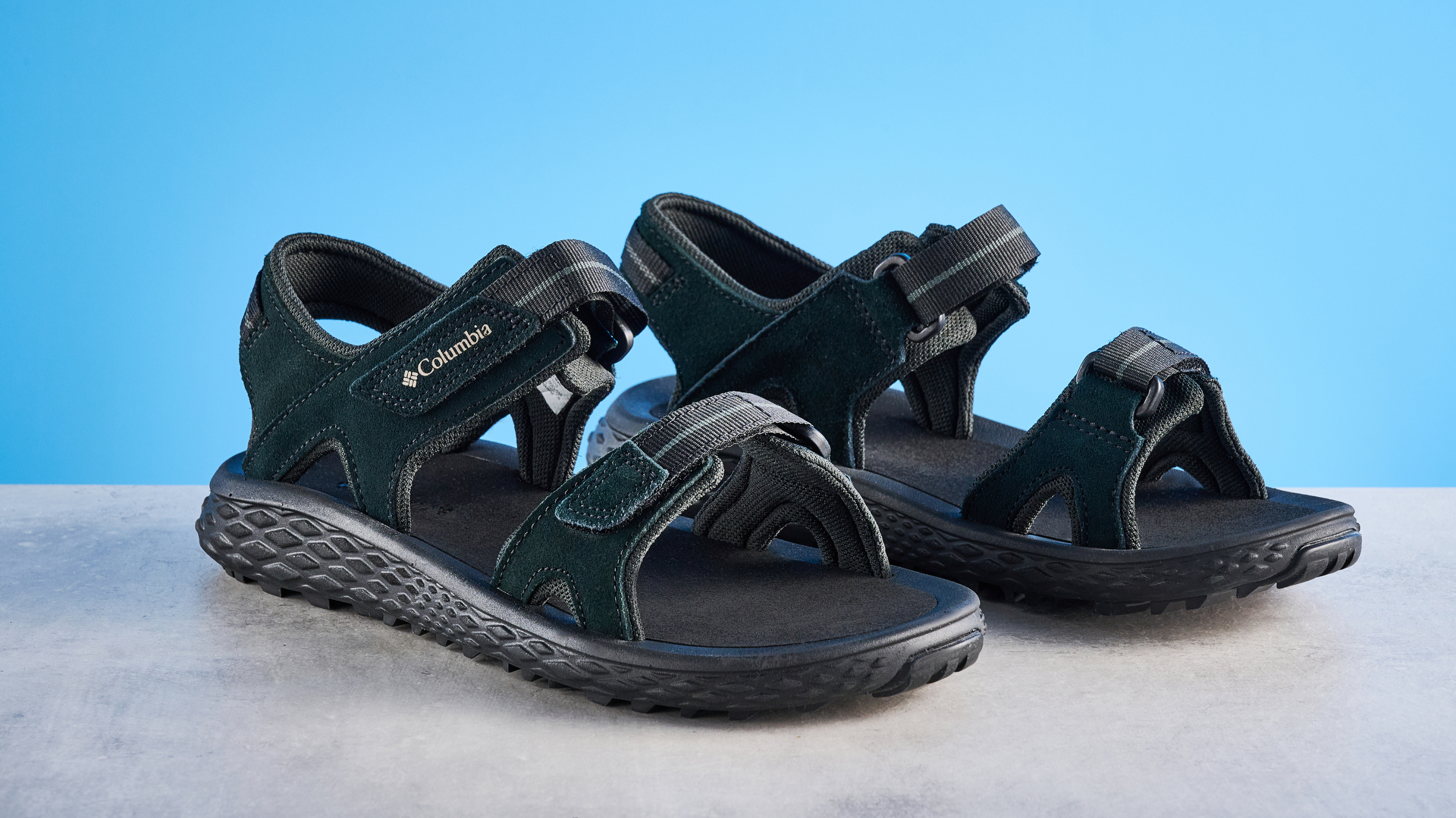 the columbia konos hiker 2-strap hiking sandals with the blue tom's guide background