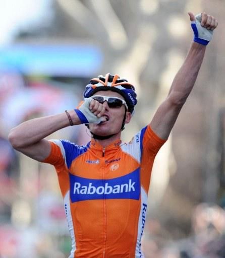Luis Leon Sanchez (Rabobank) gives tribute to his baby