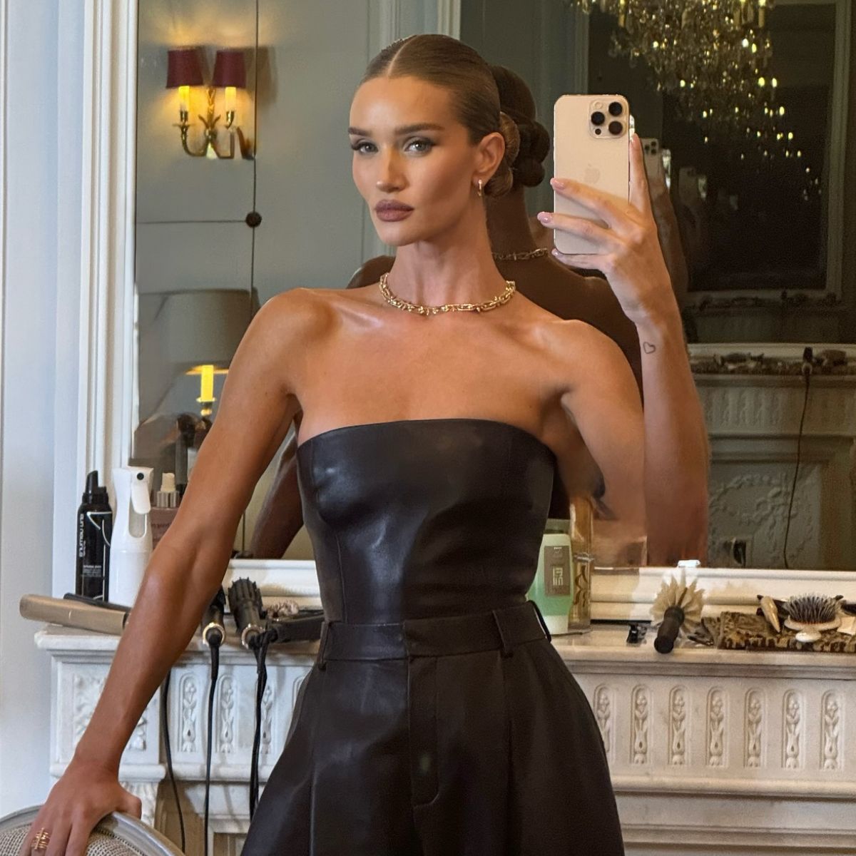 An image of Rosie Huntington-Whiteley using the body shape calculator. 