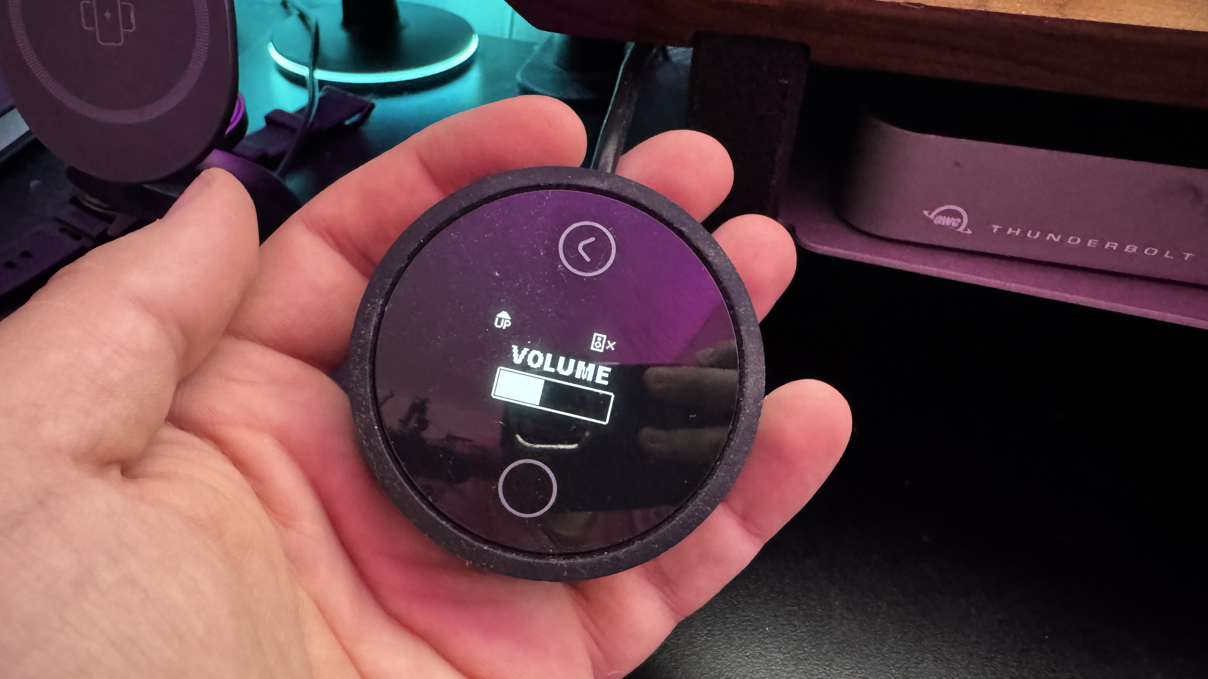 SteelSeries Arena 9 punk controller in hand showing volume