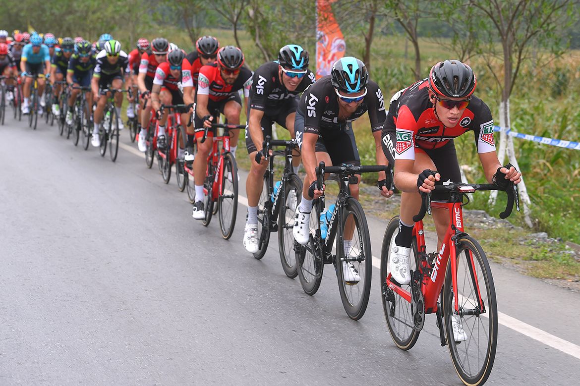 The peloton in full swing as it prepares for the final climb
