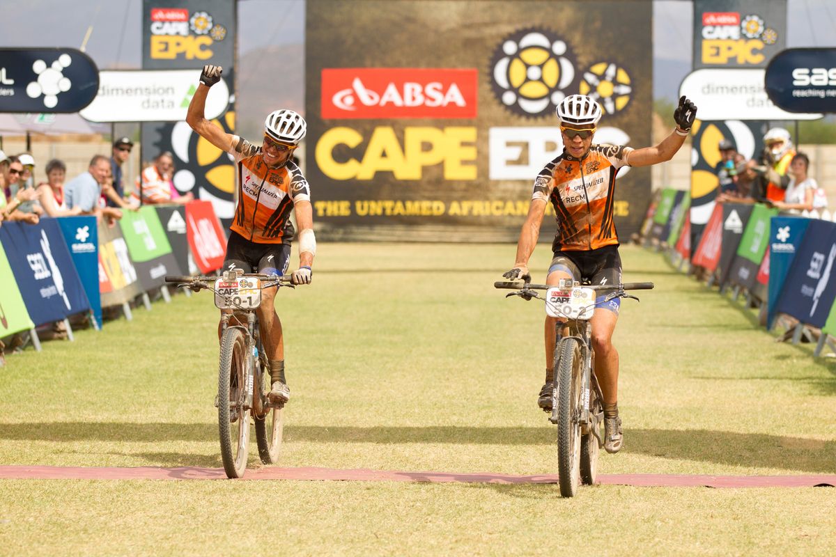 Ariane Kleinhans &amp; Annika Langvad of Specialized win stage 4