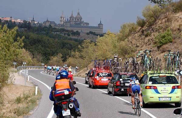 Jimmy Casper (Cofidis) looking for the peloton en route to El Escorial