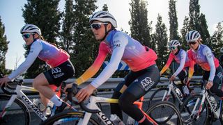 Campamento de entrenamiento del UAE Team ADQ 2022