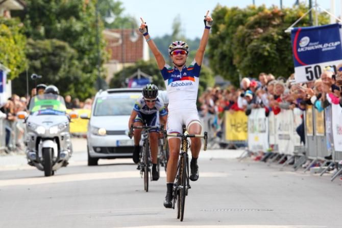 Marianne Vos (Rabo Women) has time to celebrate her victory