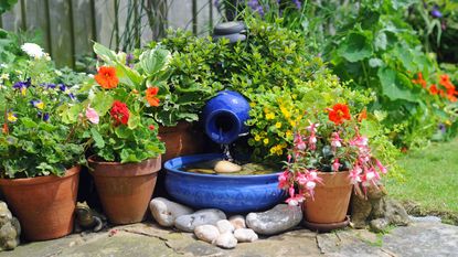 homemade water feature ideas – blue bowl with solar pump
