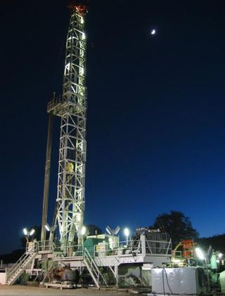 safod-drilling-rig-110829-02