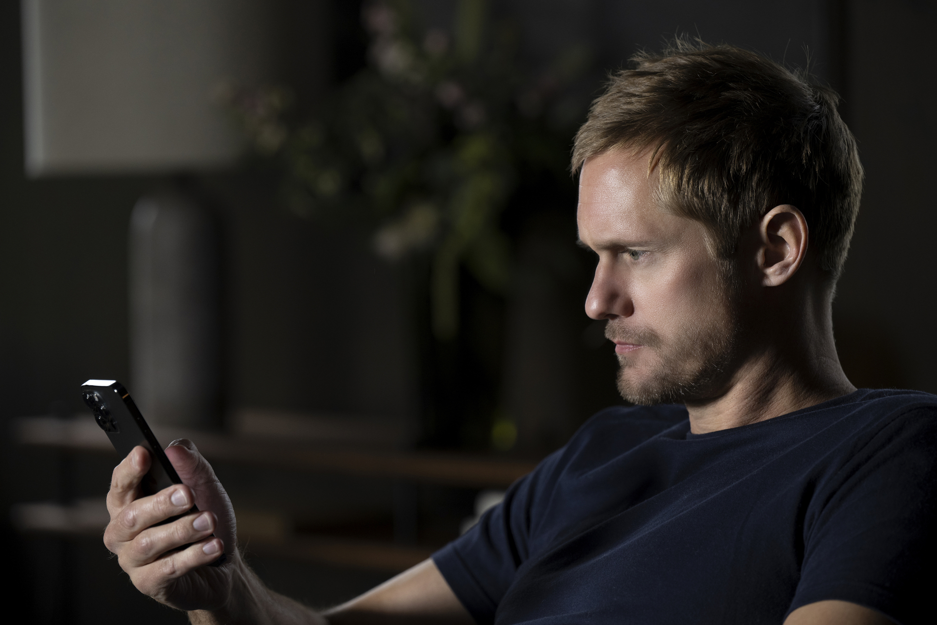 Alexander Skarsgård como Lukas Matsson en Succession temporada 4 episodio 5