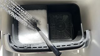 washing up air fryer