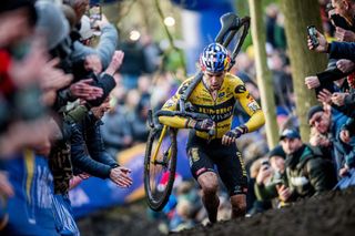 Van Aert: Van der Poel 'smashed it and was on another level' in Gavere World Cup