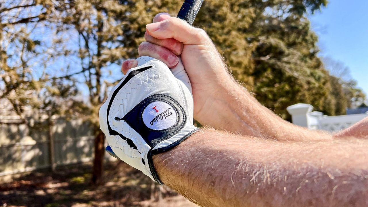 Best golf gloves: