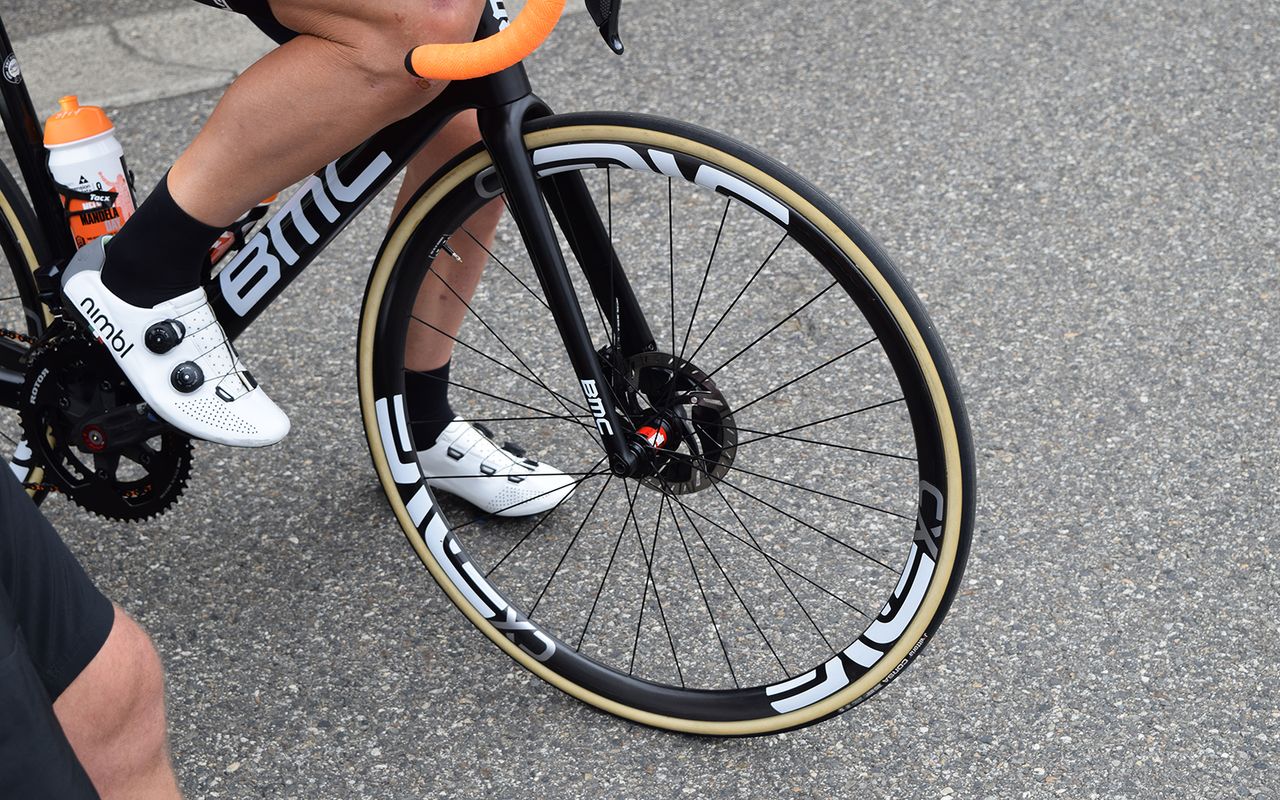 Dimension Data's Steve Cummings raced stage 12 on ENVE's cyclo-cross specific wheels, which are lighter than the SES 2.2 wheelset