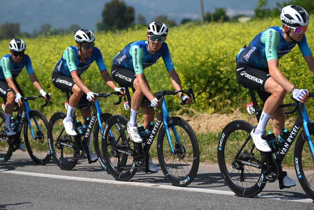 Ben O&#039;Connor racing at the Giro d&#039;Italia