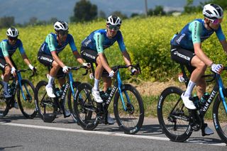 Ben O'Connor racing at the Giro d'Italia