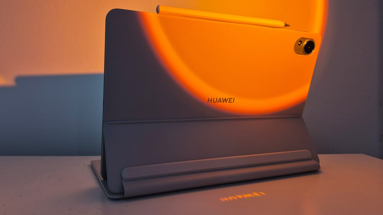 The Huawei MatePad 11.5 S on a desk