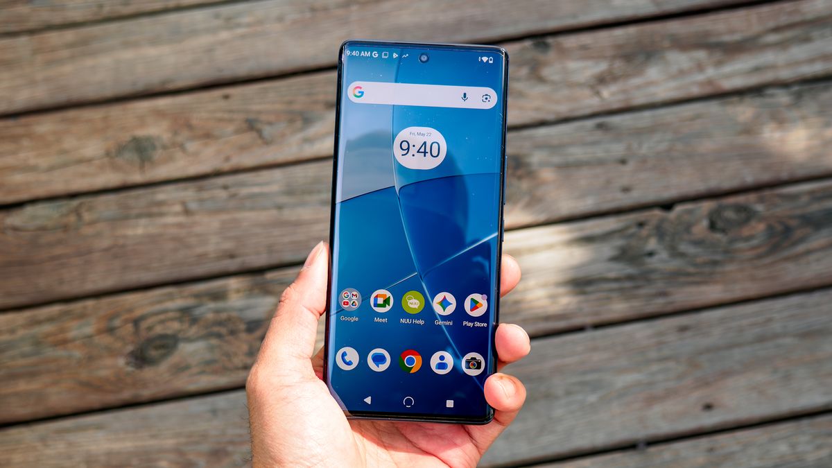 NUU B40 5G held in the hand.