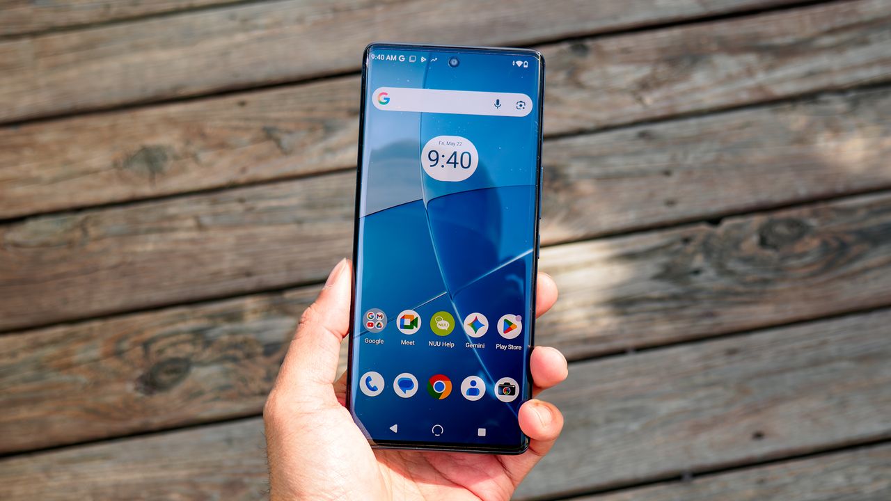 NUU B40 5G held in the hand.