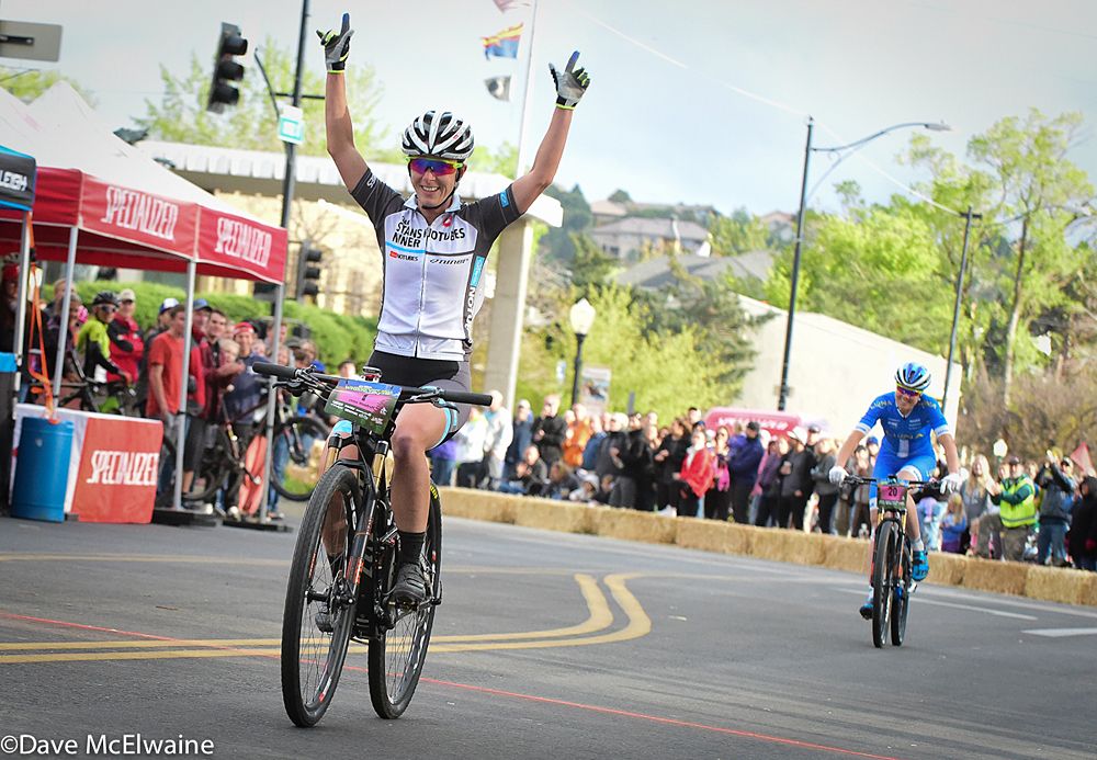 Chloe Woodruff (NoTubes Niner) repeats as winner of the Whiskey Criterium ahead of Georgia Gould