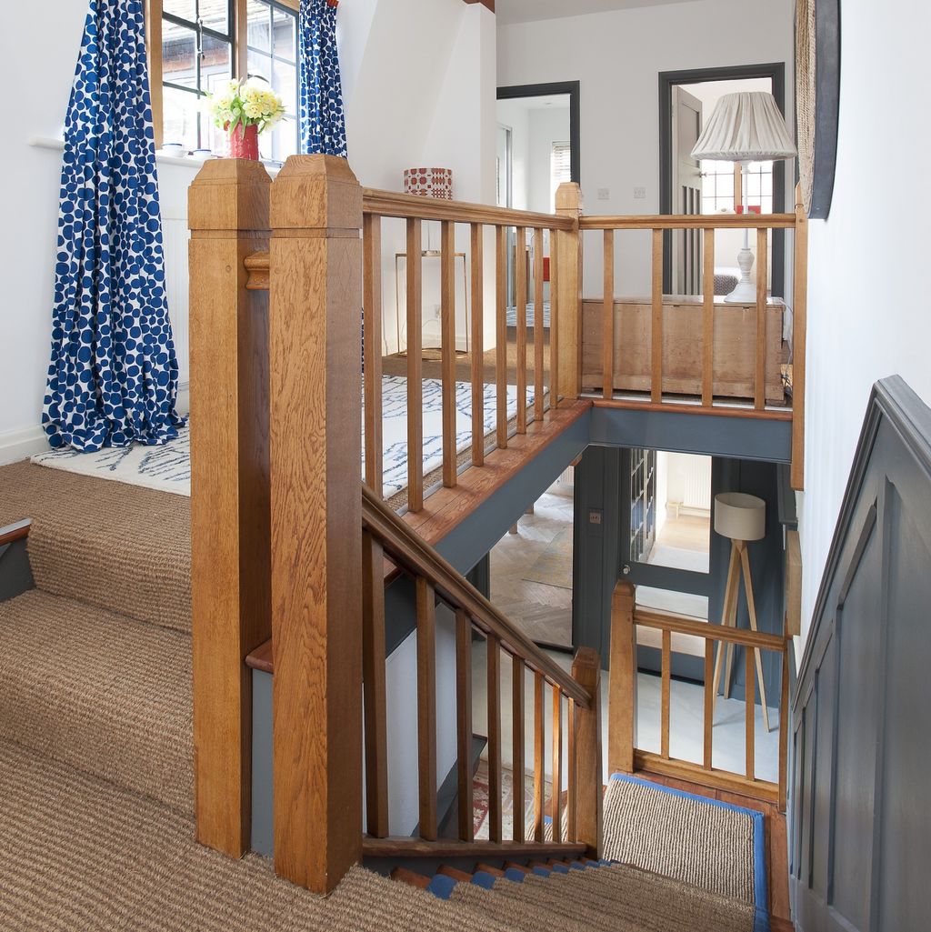 Landing ideas how to decorate large and small areas to maximise space