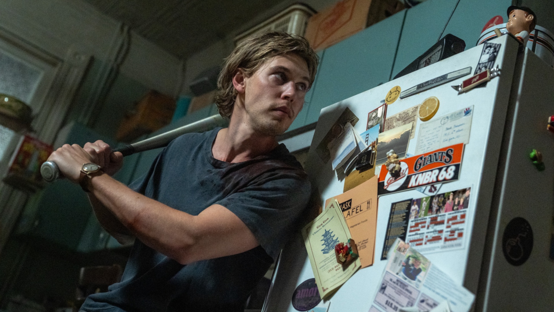 Austin Butler as Hank in Caught Stealing