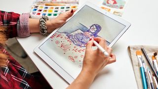 An artist showing how to draw on the iPad