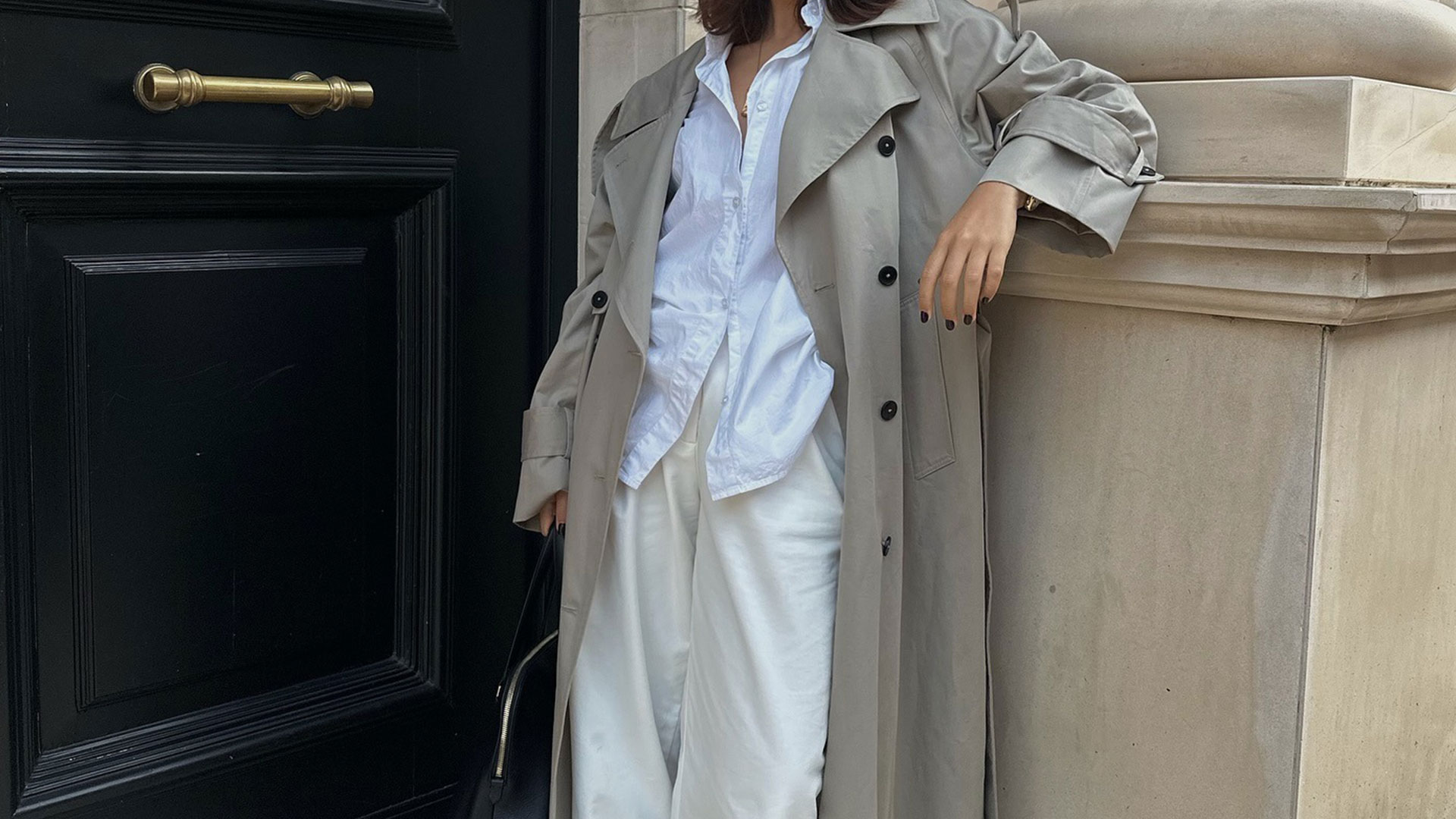 @deborabrosa wearing a casual outfit.