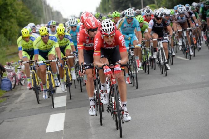 Lotto-Belisol drives the pace
