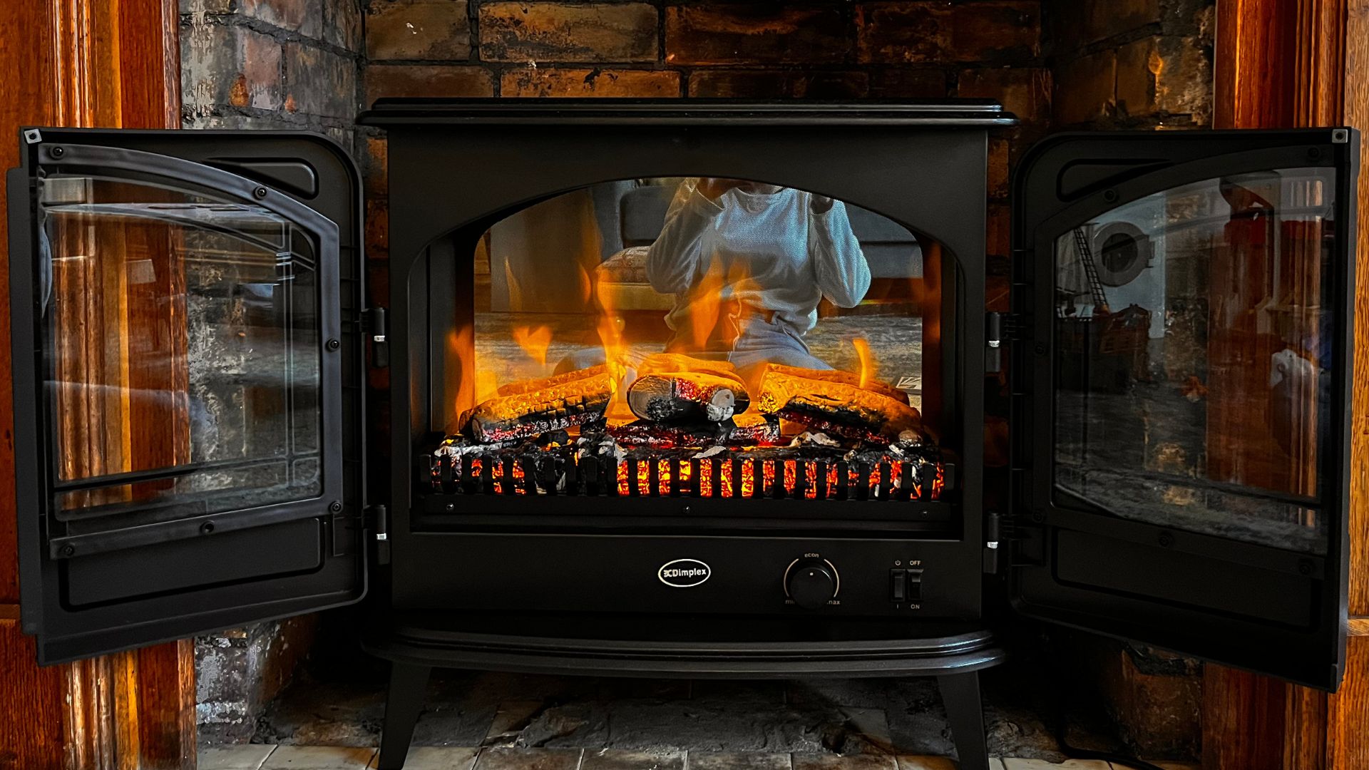 The Dimplex Cassia electric stove with Optiflame in Ella's home