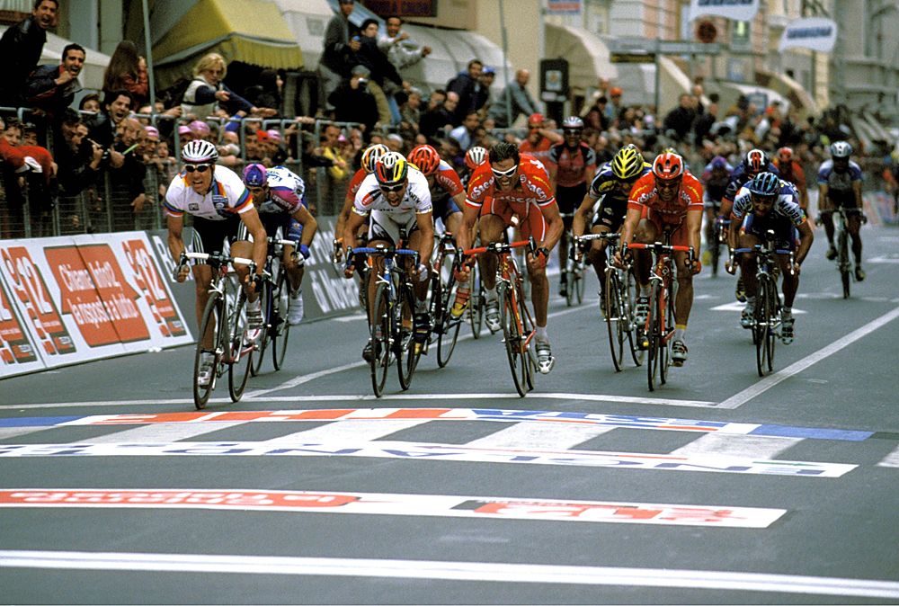 Zabel gets the better of Cipollini in the 2001 Milan-San Remo