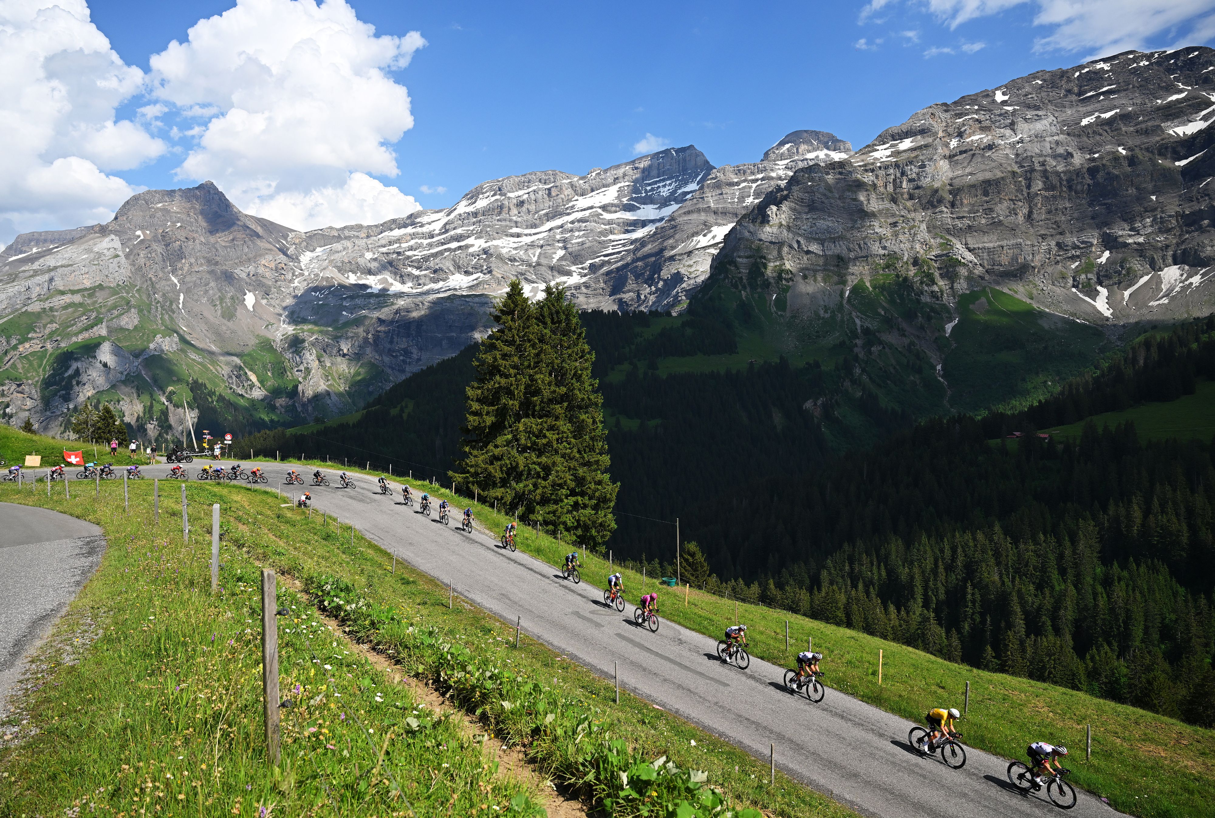 Tour de Suisse Men stage 5 LIVE: Pogačar attacks with a minute to close to the leaders on final climb
