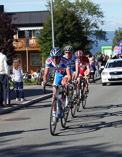 Frederik Wilmann leads Christer Rake in the break.