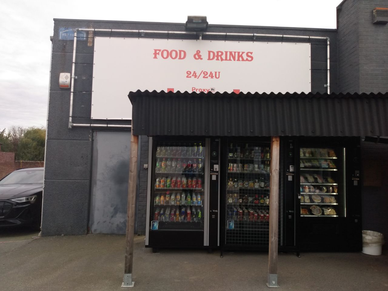Vending machines outside grocery store make up for limited business hours