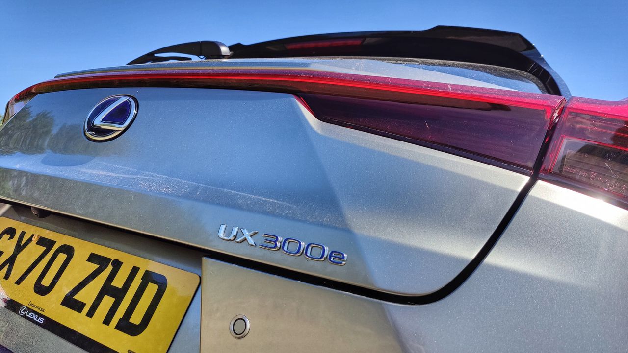 Lexus UX 300e