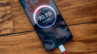 Fast-charging the OnePlus 13