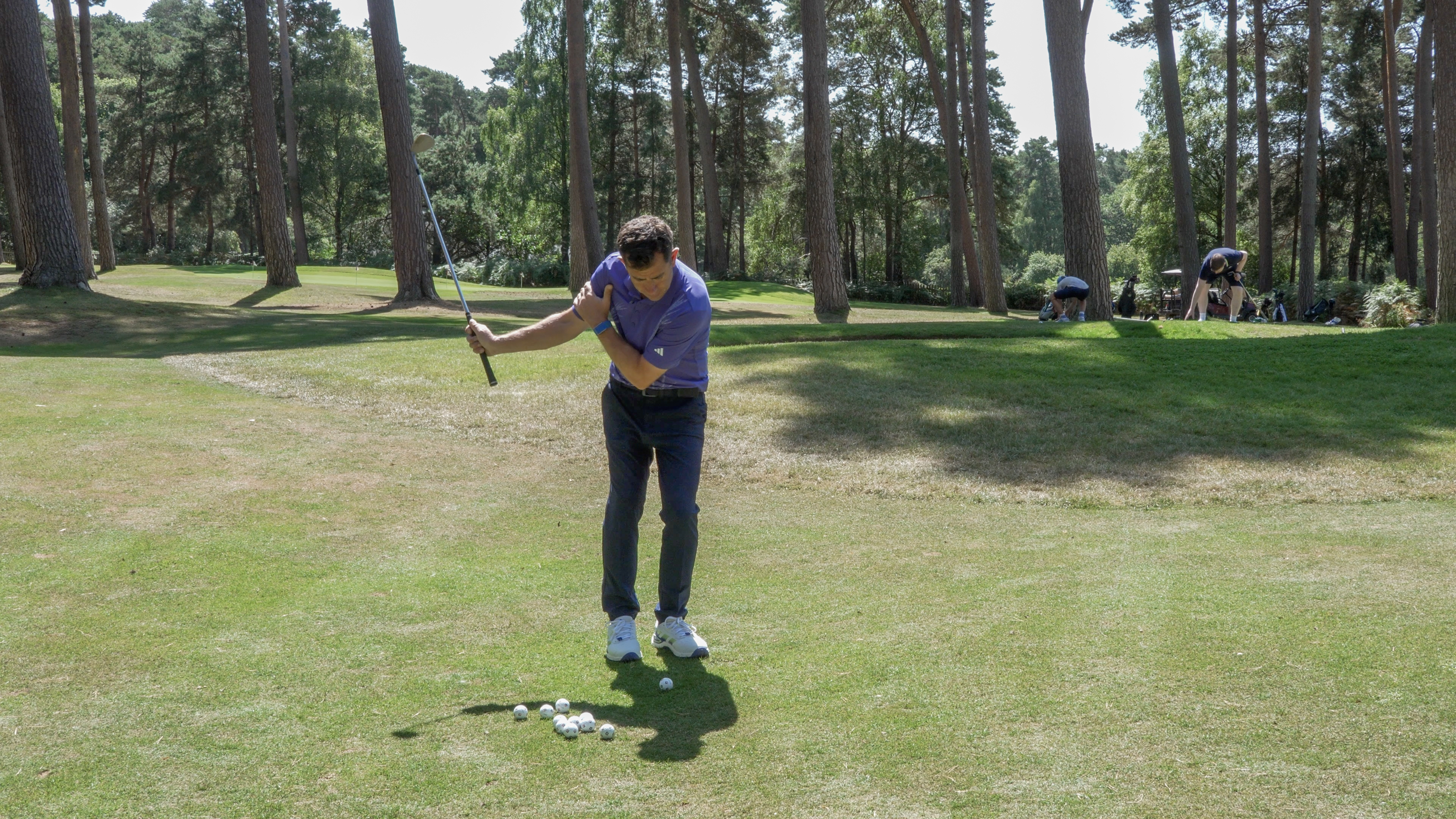 Dan Grieve demonstrating the trail arm only chipping drill to help with feeling the weight and maintaining connection